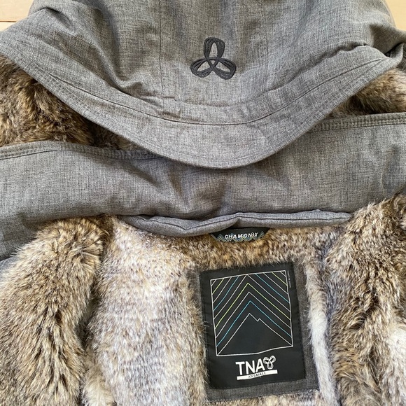 Beautiful Warm TNA coat - Picture 10 of 10